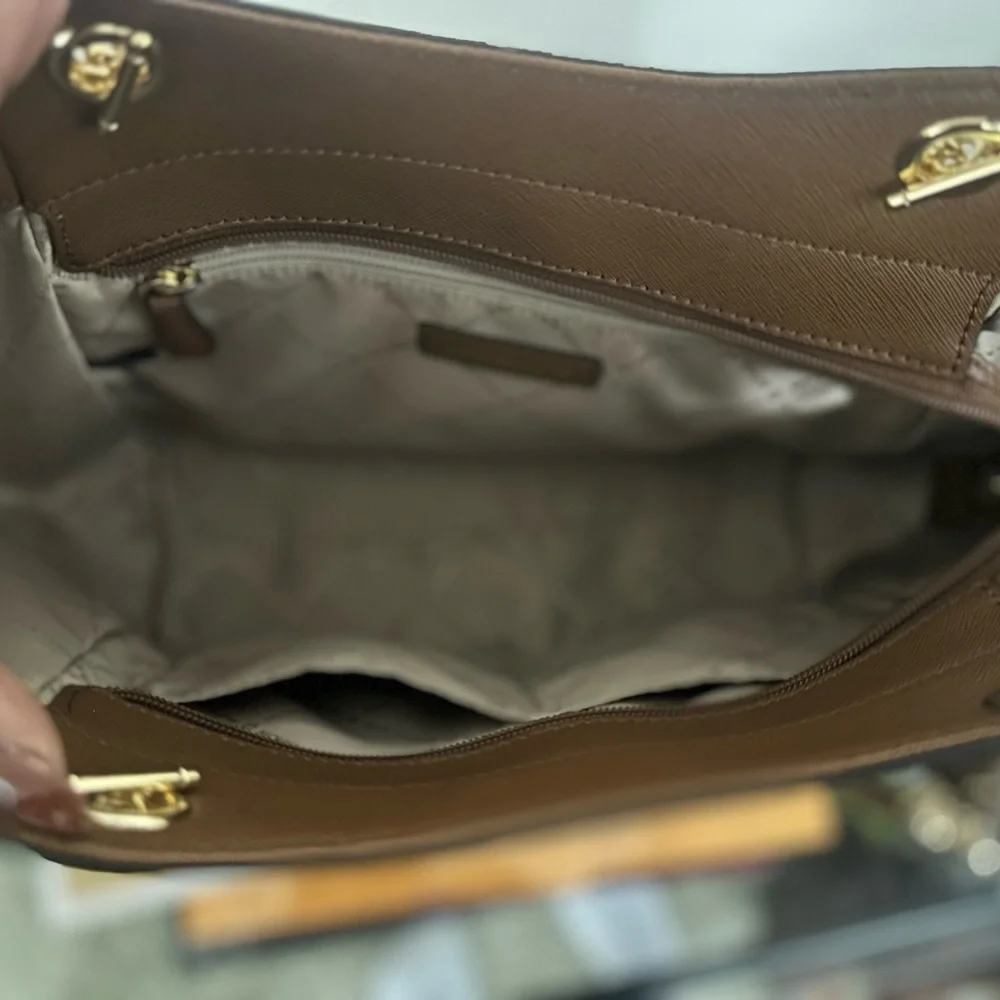 Michael Kors Jet Set Large Saffiano Leather Shoulder Bag - Picture 8 of 9